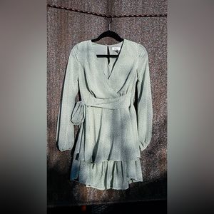 Green lantern sleeve ruffle dress